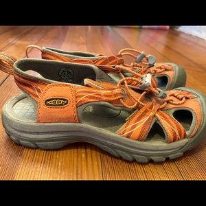 KEEN Sandals Size 7.5